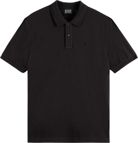 Zwarte poloshirt met korte mouwen en een geborduurd logo op de borst.