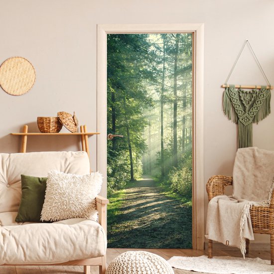 Deurposter 80x205 cm - Deursticker Bos - Pad - Zon - Bomen - Groen - Natuur - Meubelfolie zelfklevend - Deurfolie woonkamer - Interieurfolie fotobehang - Deur plakfolie - Deurstickers - Deurbehang sticker - Kamer decoratie