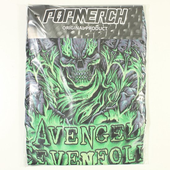 Zwart T-shirt met groen-paars demonen-schedelprint en 'Avenged Sevenfold' tekst, in verpakking.
