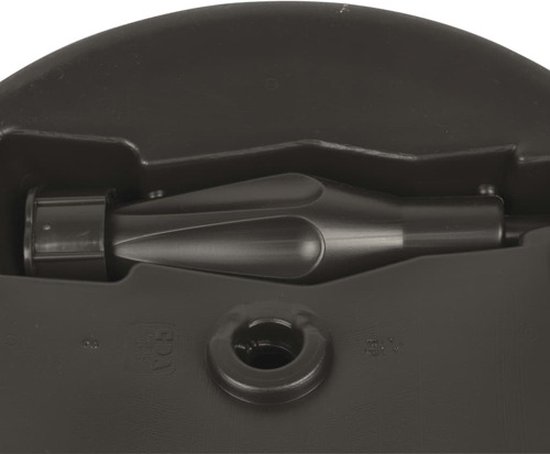 Binnenkant van een zwarte parasolvoet met conische adapter.