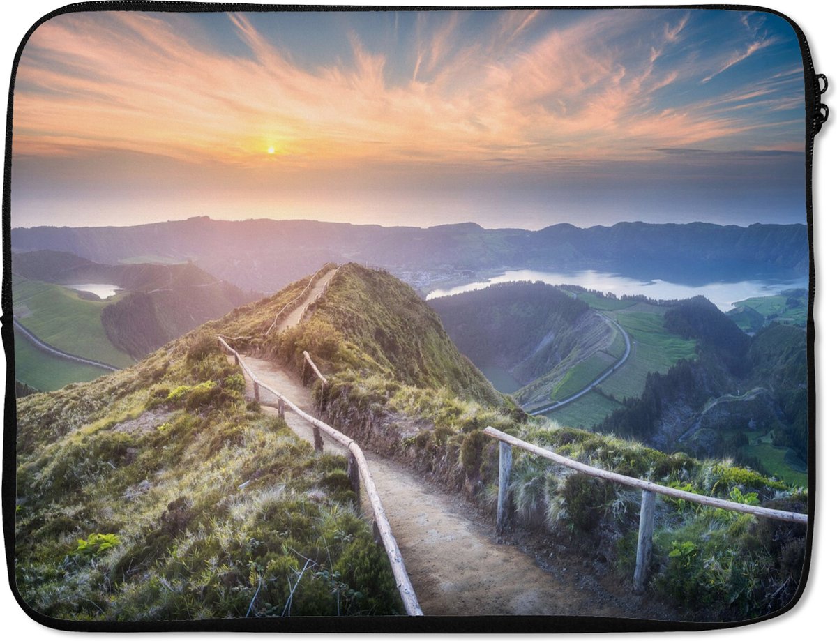 Laptophoes 17 inch - Bergen - Zon - Natuur - Laptop sleeve - Binnenmaat 41x28 cm - Zwarte achterkant