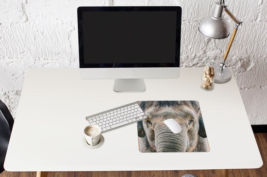 Muismat XXL 40x40 cm - Bureau onderlegger - Bureau mat Olifant - Portret - Dieren - Grijs - Bureaumat - Gaming mousepad xl - Bureaulegger groot - Computer deskmat