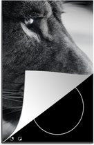 KitchenYeah® Inductie beschermer 30x52 cm - Dierenprofiel leeuw in zwart-wit - Kookplaataccessoires - Afdekplaat voor kookplaat - Inductiebeschermer - Inductiemat - Inductieplaat mat