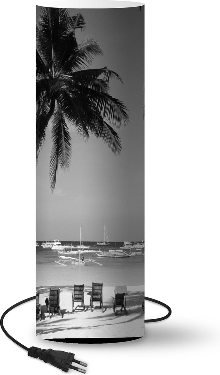 Lamp - Nachtlampje - Tafellamp slaapkamer - Palmbomen en ligstoelen op het strand van Boracay - zwart wit - 70 cm hoog - Ø22.3 cm - Inclusief LED lamp