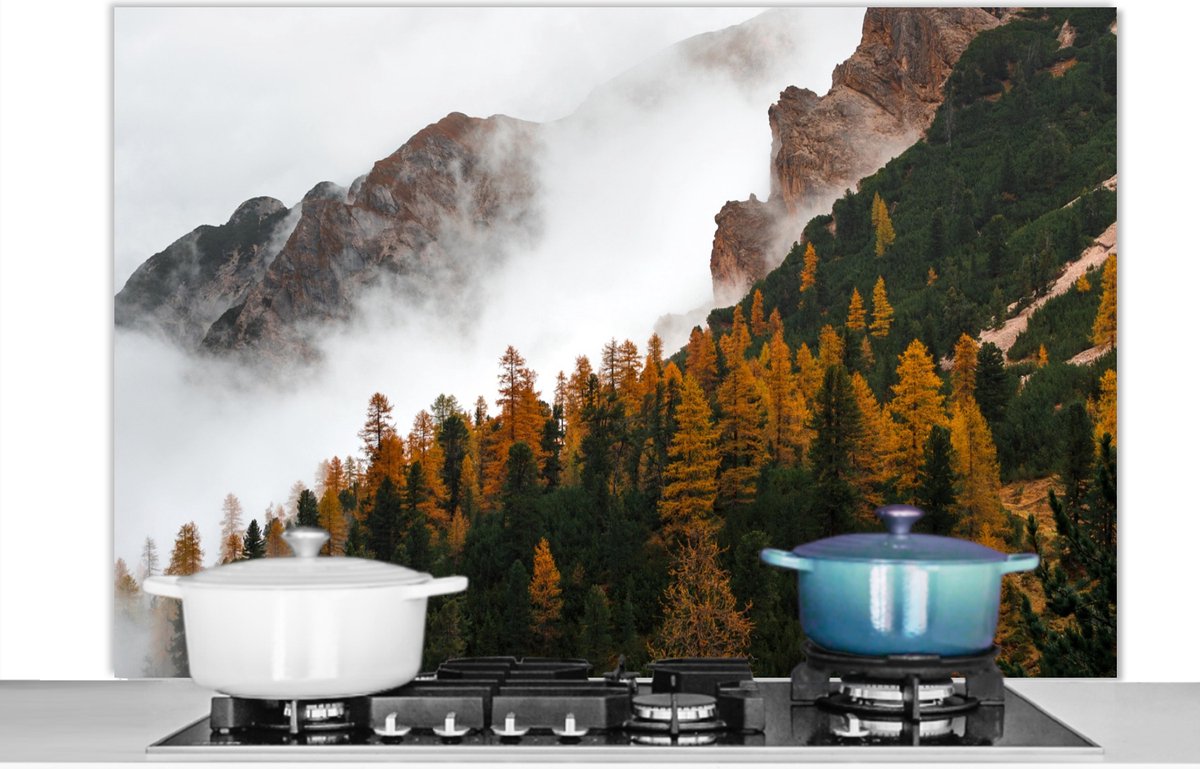 Spatscherm - Berg - Boom - Natuur - Mist - Achterwand keuken - 120x80 cm - Spatwand