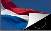 KitchenYeah® Inductie beschermer 76x51.5 cm - Nederlandse vlag die in de wind wappert - Kookplaataccessoires - Afdekplaat voor kookplaat - Inductiebeschermer - Inductiemat - Inductieplaat mat