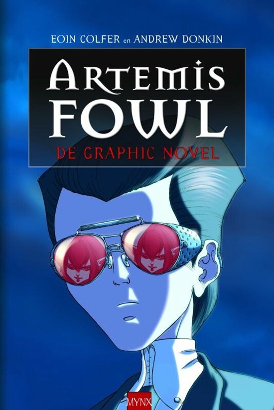 Artemis Fowl: De Graphic Novel, met een blauwe achtergrond en een personage met een bril met rode glazen.