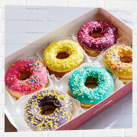 Muursticker - Gekleurde Donuts met Spikkels in Roze Doos - 80x80 cm Foto op Muursticker