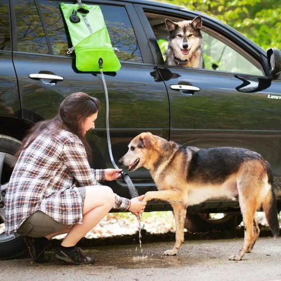 Kurgo Mud Dog - Einfacher Flaschen-Duschkopf - Reisedusche für Hunde - Tragbare Hundedusche für die Reinigung nach Abenteuern - Pfotenreiniger - Spülmaschinenfeste Fellpflege - Zubhör für Hunde Kurgo Mud Dog - Einfacher Flaschen-Duschkopf - Reisedusche für Hunde - Tragbare Hundedusche für die Reinigung nach Abenteuern - Pfotenreiniger - Spülmaschinenfeste Fellpflege - Zubhör für Hunde