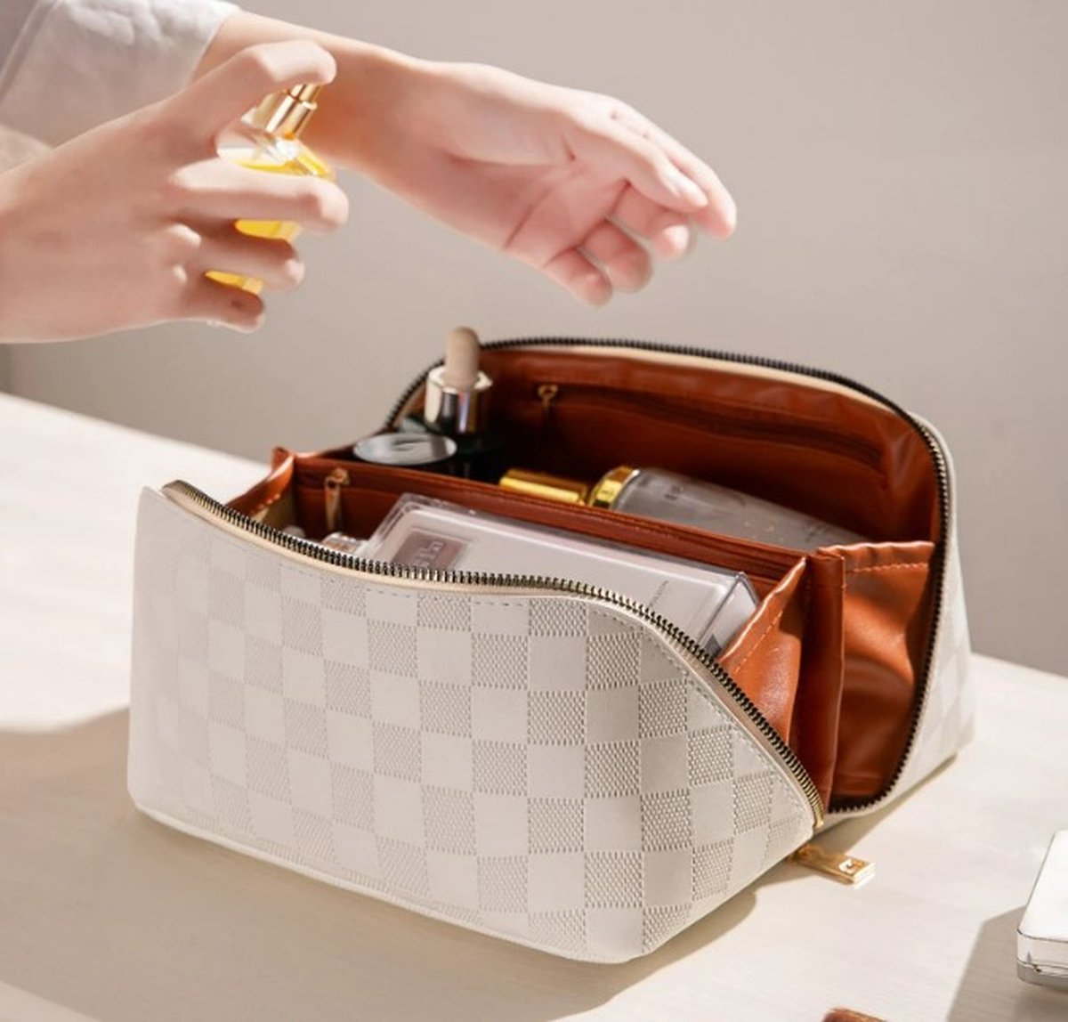 Make-Up Tas - Kleur: Wit / Grijs - Make Up Etui - Make Up Reistas - Toilettas - Make Up Organizer - Multifunctionele Toilettas - Cadeau voor Vrouw, Moeder & Vriendin - XL Makeup Tas - Grote Makeuptas - Make-up Organizer - Grote Toilettas Reizen