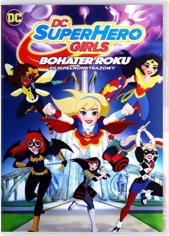 Voorzijde DVD hoes DC Super Hero Girls: Hero of the Year. Met op de voorgrond Supergirl, Harley Quinn, Batgirl, Bumblebee en Poison Ivy. Wonder Woman zweeft boven.