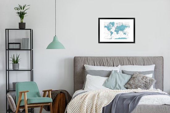 Photo encadrée - Carte du monde bleu clair donne un aspect ancien cadre photo noir avec passe-partout blanc 60x40 cm - Affiche encadrée (Décoration murale salon / chambre)