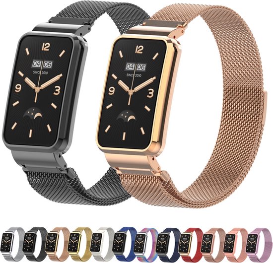 Zwarte en roségouden smartwatch met mesh bandjes.