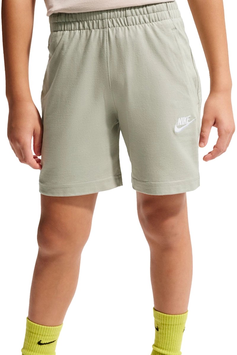 Nike club knit 6in short in de kleur . Groen