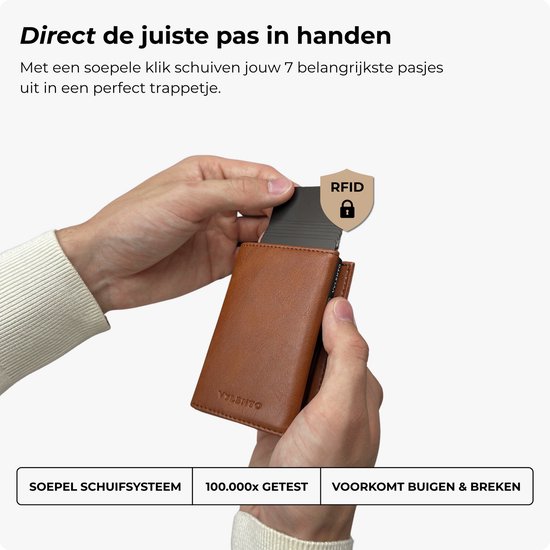Portefeuille marron avec protection RFID. Une main fait glisser une carte du mécanisme escamotable.