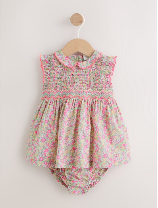Roze en groene bloemenprint jurk met smocking en bijpassende broek