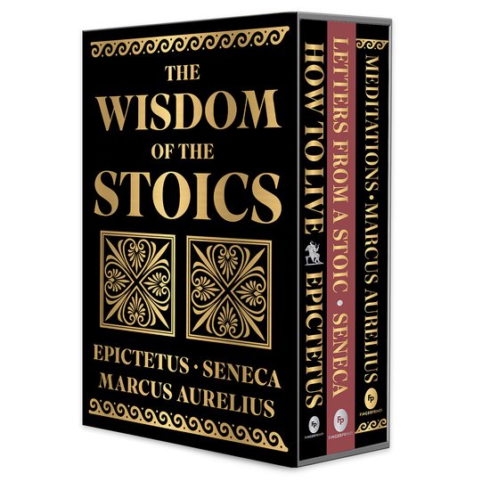 Zwarte set van drie boeken met gouden letters en ornamenten. Titels: 'The Wisdom of the Stoics', 'How to Live' (Epictetus), 'Letters from a Stoic' (Seneca), 'Meditations' (Marcus Aurelius).