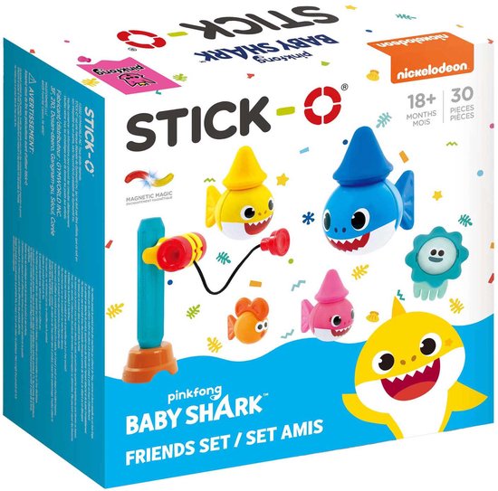 Doos van Stick-O Baby Shark Friends Set met magnetisch speelgoed, waaronder Baby Sharks, vissen en een kwallenspeeltje.