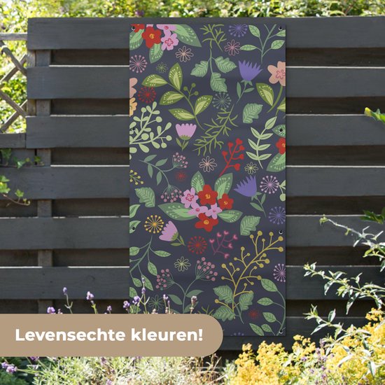 Tuinposter 80x160 cm - Tuindecoratie Een bloemdessin illustratie met veel kleur - Poster voor in de tuin - Buiten decoratie - Schutting tuinschilderij - Tuindoek muurdecoratie - Wanddecoratie balkondoek