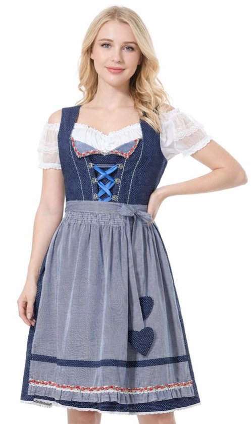 Dirndl bleu avec manches en dentelle blanche, un tablier à carreaux bleus et un détail de lacet. La robe présente des détails en dentelle blanche à l'encolure et sur les manches.