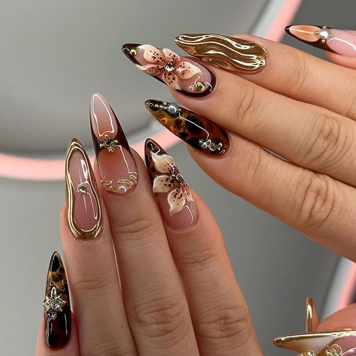 Dailygoods- Kunstnagels 24 Stuks - Amandelvorm - 3D Bloemen/Kristal Design - Handgemaakte Acrylnagels - Zelfklevende Nagels - Inclusief Nagelvijl - Nepnagels