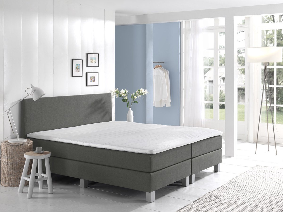 Boxspring Eefje - Grijs - 140 x 200 cm | Inclusief gratis topper en antislip