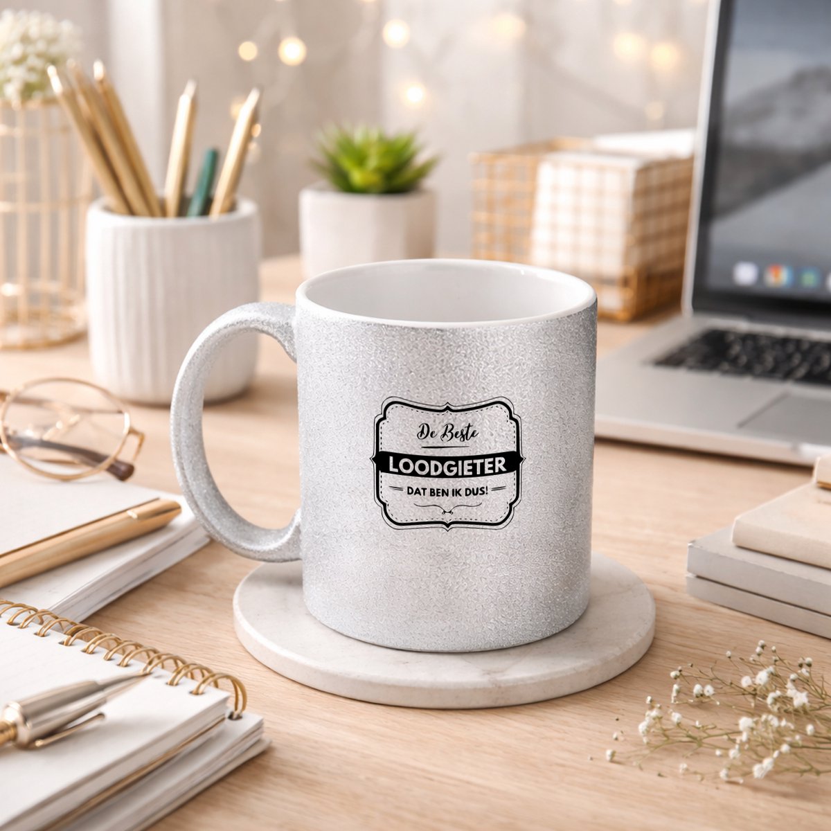 Hacebo® - De beste loodgieter dat ben ik dus koffiebeker glitter zilver - Loodgieter - Vrienden familie - thee mok - koffie beker - Collega - Cadeau - koffiemok - 350 ML inhoud