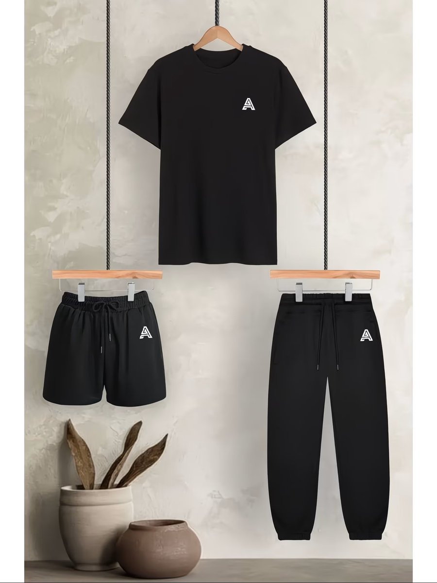 Trendy Zwart T-Shirt met Sportieve Shorts en Joggers - Comfortabele Modieuze Set voor Vrije Tijd en Sport - L-XL