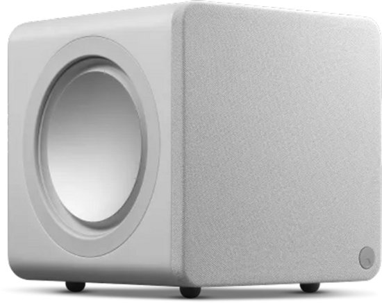 Witte Cambridge Audio MSX Sub 200 subwoofer met de woofer aan de voorkant, op een zwarte achtergrond.