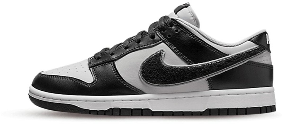 Nike Dunk Low ‘Chenille Swoosh ‘ . Wit