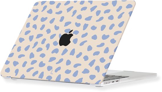 MacBook avec coque beige et taches bleues abstraites. Logo Apple visible.