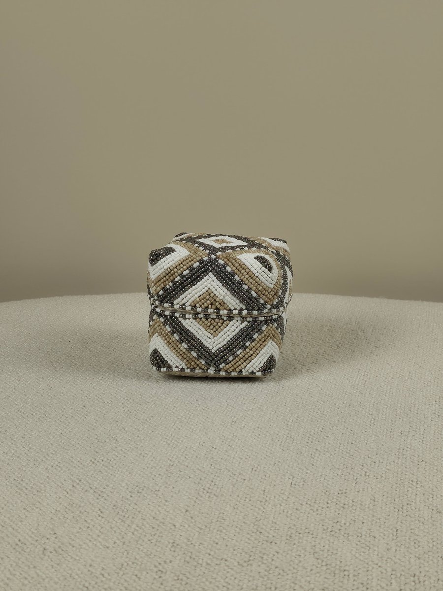 Blitzdeco - Balinees Offermandje - Julia - Handgemaakt Kralenmandje - Zilver Beige Wit