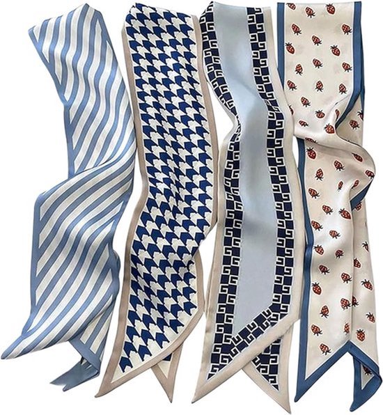 Vier kleine satijnen sjaals met verschillende prints: strepen, pied-de-poule, geometrisch en aardbeien.