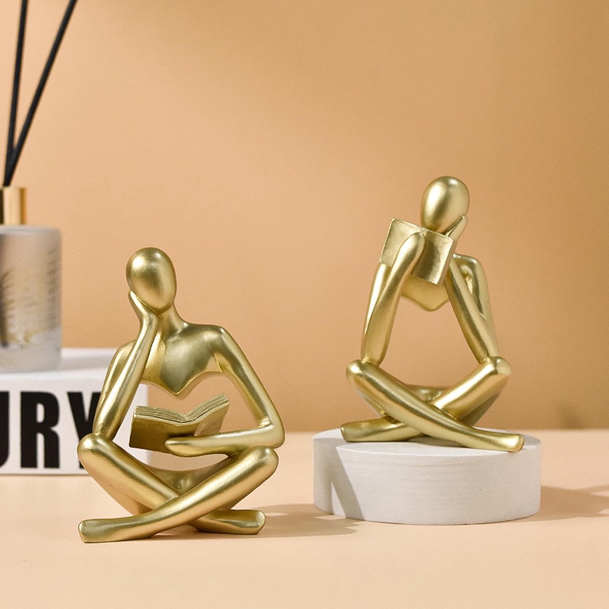 Dailygoods- Standbeeld Gouden Denker - Beeldjes Decoratie - Sculptuur - Beelden voor Binnen - Hars - 8 cm Breed, 11,9 cm Hoog - Beeldje