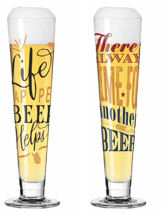Deux grands verres à bière remplis. À gauche avec l'inscription 'Life BEER helps', à droite avec 'There's ALWAYS TIME FOR another BEER'.
