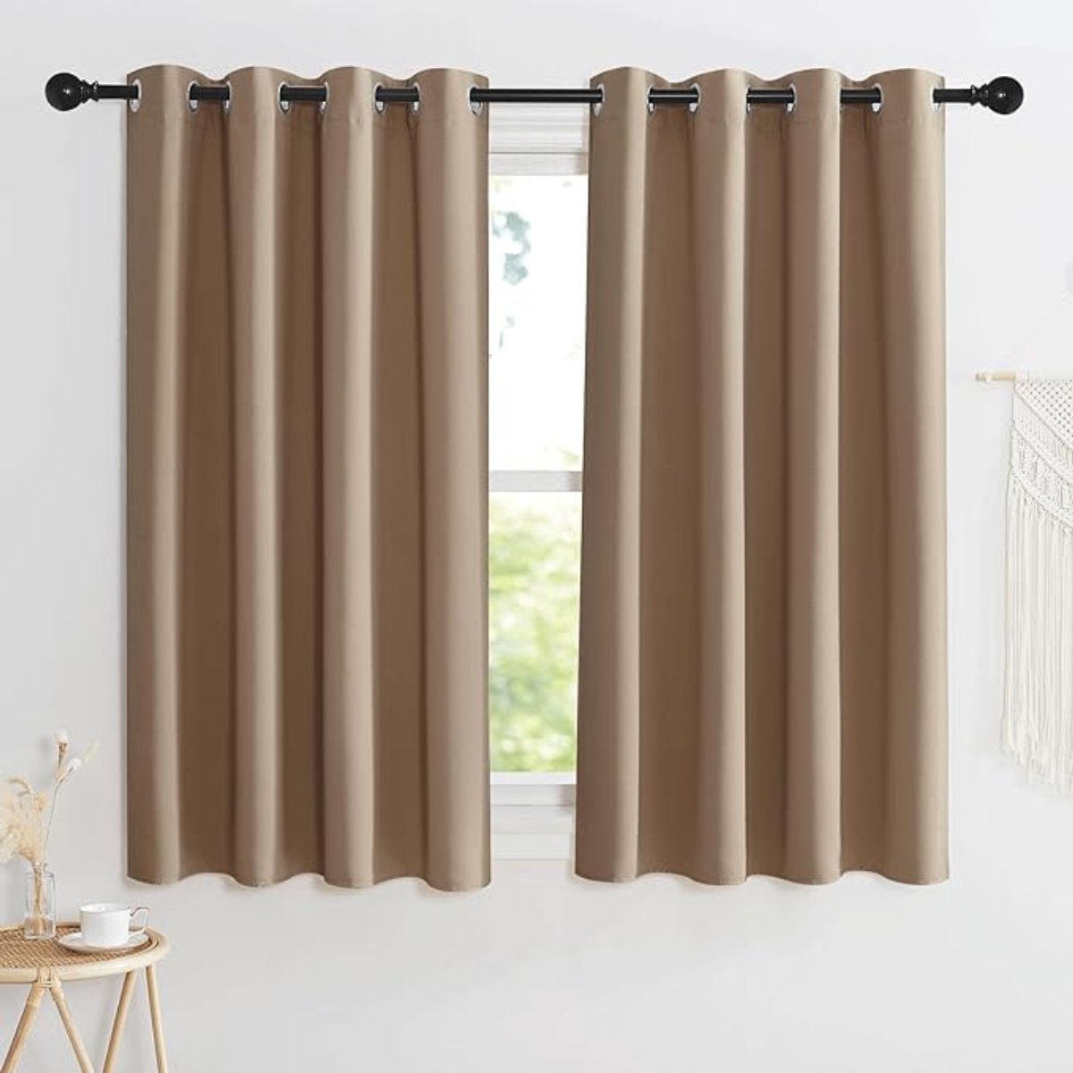 Verte Gordijnen Kant en Klaar met Haakjes - Kant-en-Klare Gordijnen - Verduisteringsgordijnen met Lussen - Warmte- en Koude-Isolerend - Geschikt voor de Woonkamer en Slaapkamer - 2 Panelen - Cappuccino