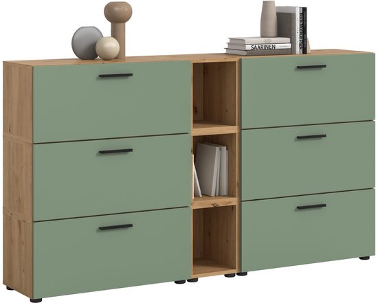 Dressoir met 6 lades in mat groen en 4 open vakken in eikenhout, met decoratie erop.