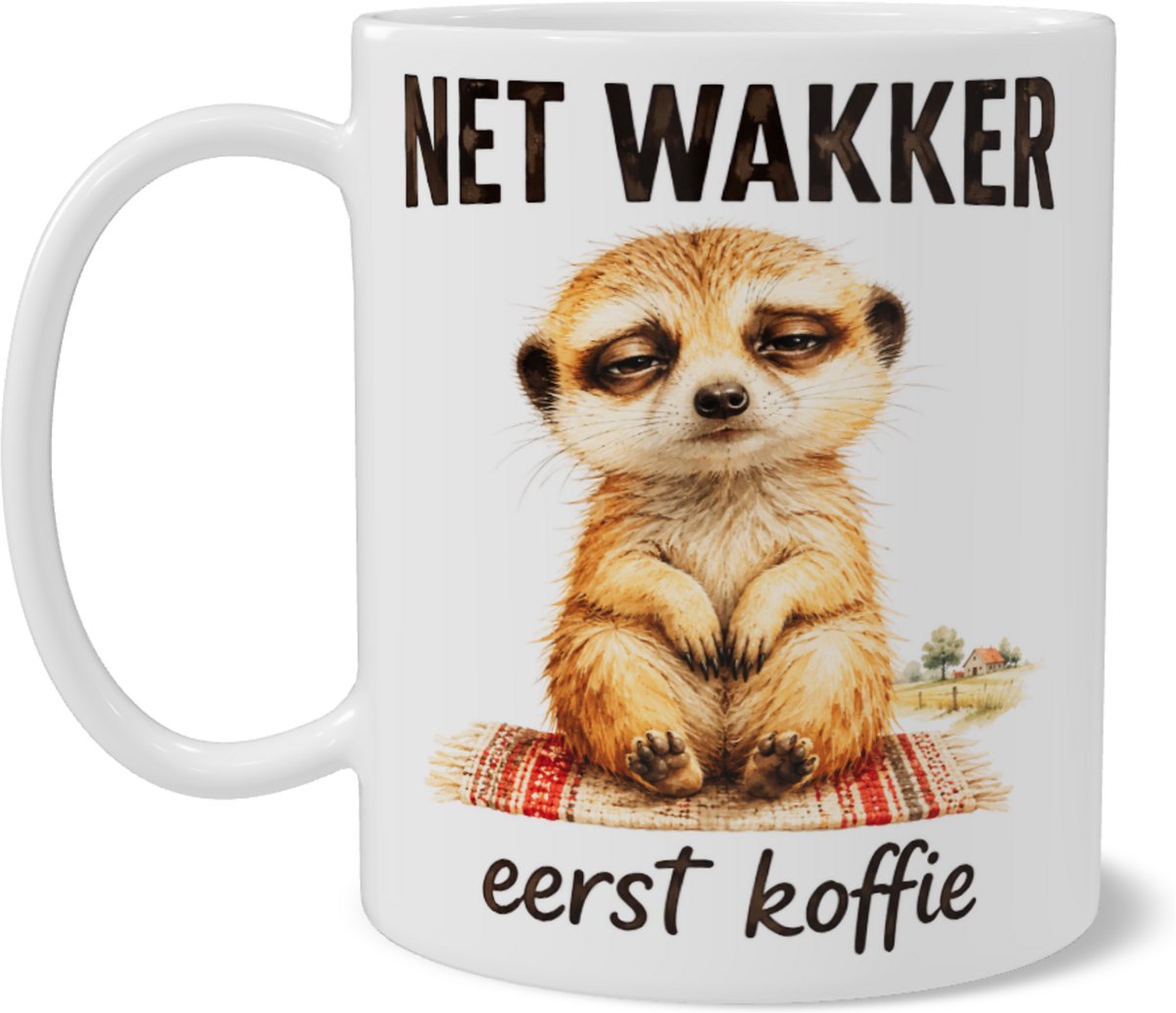 Koffiemok - Net Wakker Eerst Koffie - Stokstaartje - Grappige Quote - Cadeau voor Thuiswerker