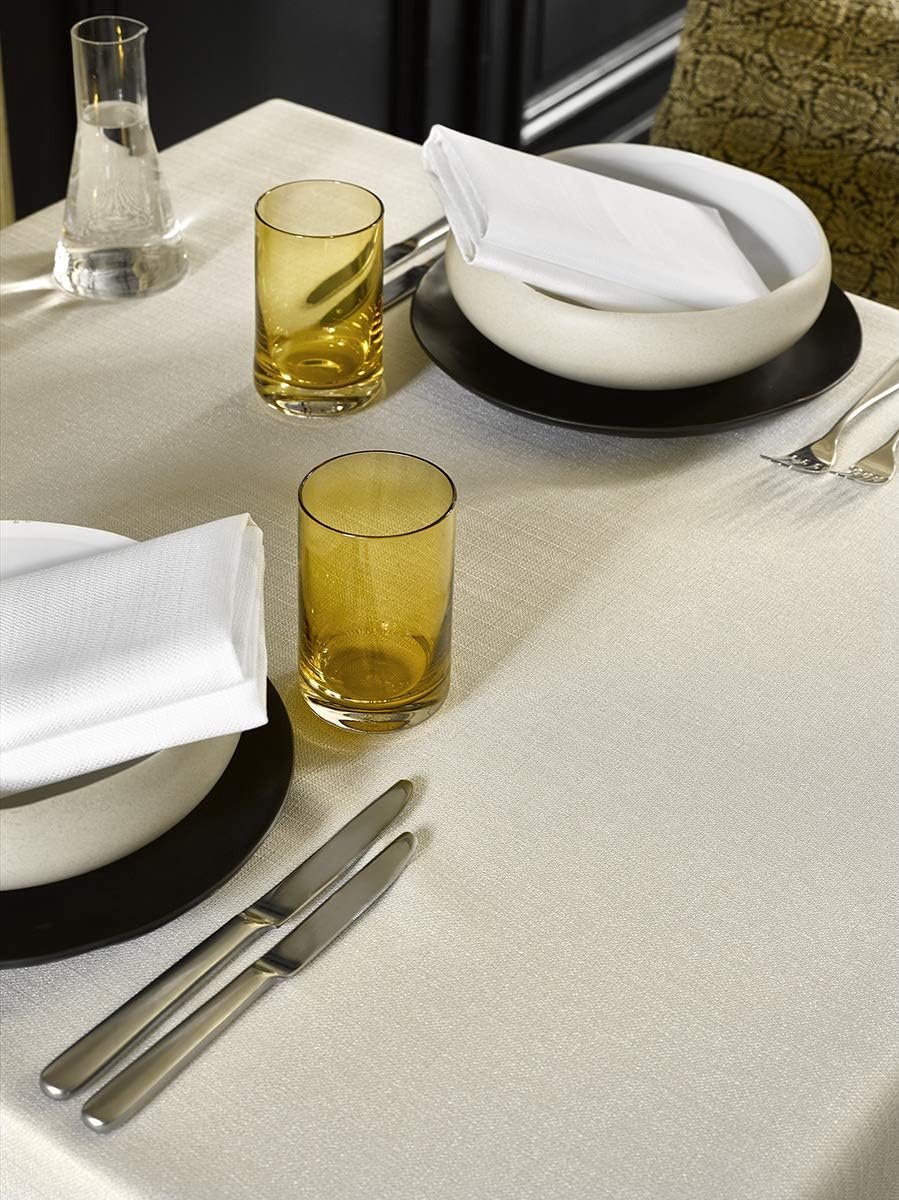 Tafellaken - Tafelkleed - Eettafel Dekken - Effen Patroon - 145 x 220 cm - Beige