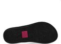 Zwarte Reef slippers met een felroze Reef logo op de zool.