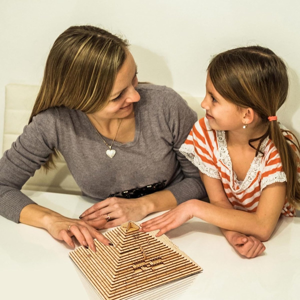 Houten Puzzelspel - Piramidespel Hersenkraker - Intelligentie Testen - Wachtwoord Vergrendelingsmechanisme - 25 cm - Bruin