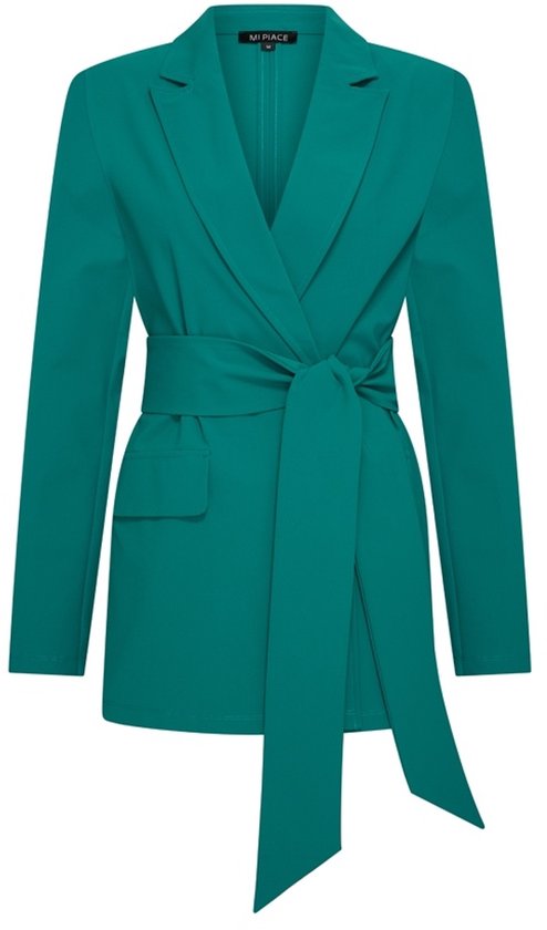 Petrolkleurige blazer met strikceintuur en reverskraag. De blazer heeft lange mouwen en een klepzak.