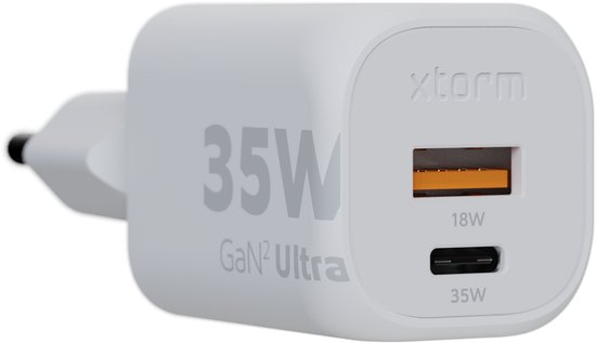 Witte Xtorm 35W GaN2 Ultra lader met één USB-A poort (18W) en één USB-C poort (35W).