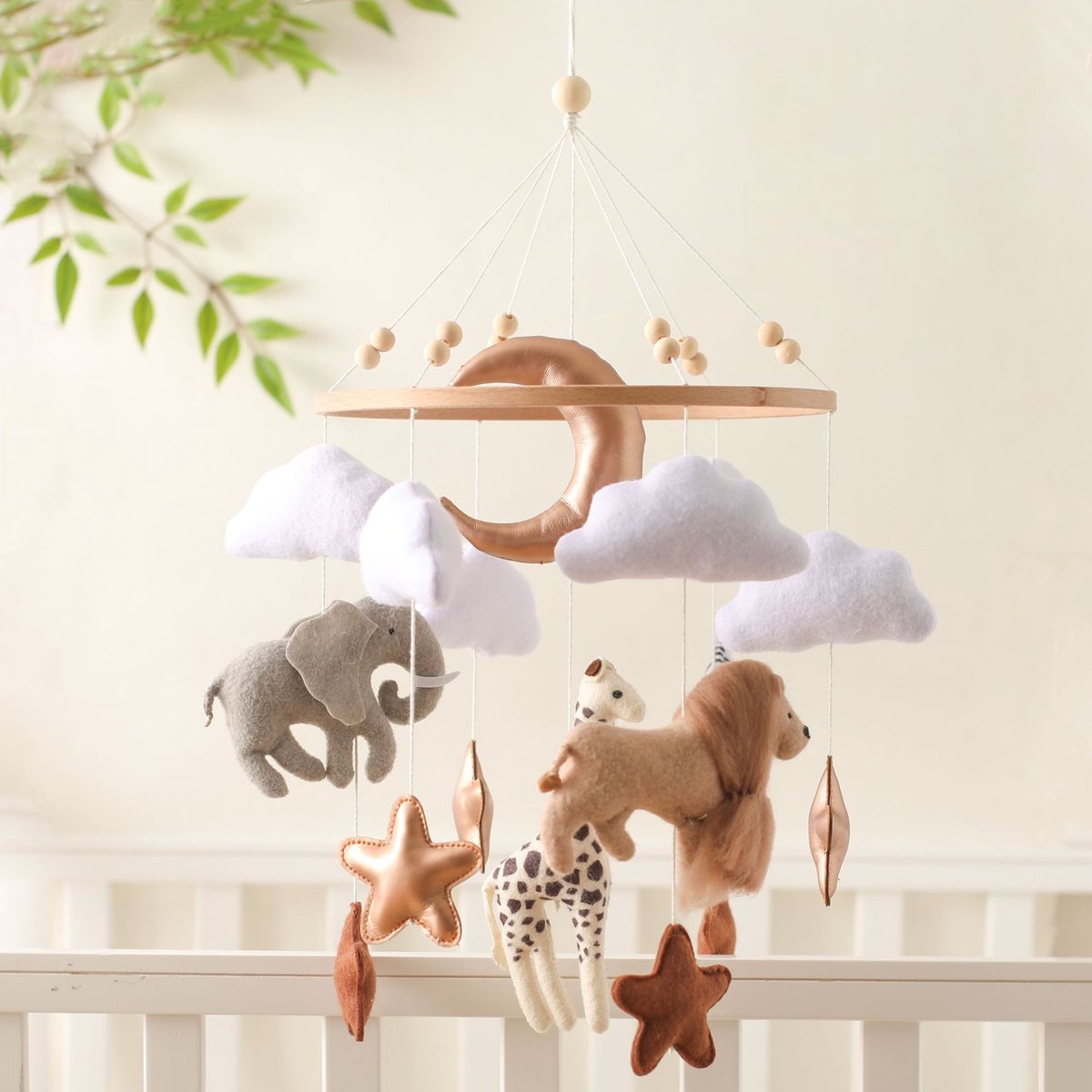 Joymaxx® Mobiel Baby Dieren Safari - Boxmobiel Vilt/Hout Handgemaakt - Wiegmobiel- Muziekmobiel Baby- Mobiel Baby Neutrale Kleur- Kraamcadeau - Babyshower Cadeau- Babykamer Decoratie