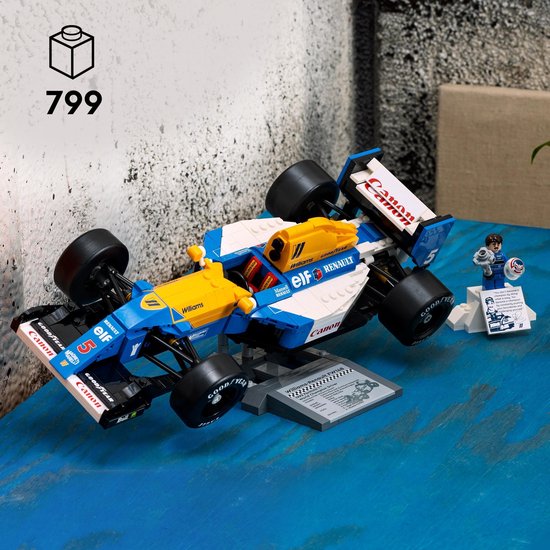 LEGO Williams FW14B raceauto en Nigel Mansell minifiguur op display.