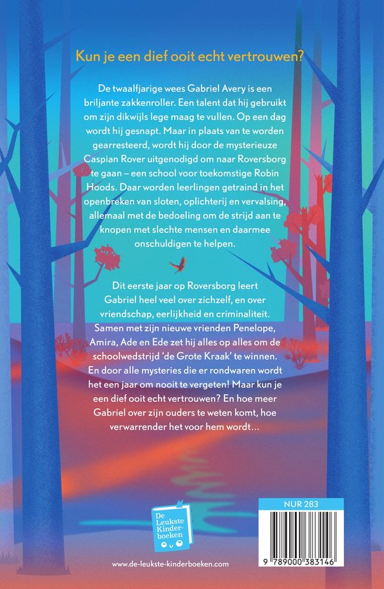 Achterkant van 'Gabriel Avery 1 - Zakkenroller eersteklas'. Een verhaal over Gabriel Avery, een getalenteerde zakkenroller. Met illustraties van bomen, bladeren, en tekst.
