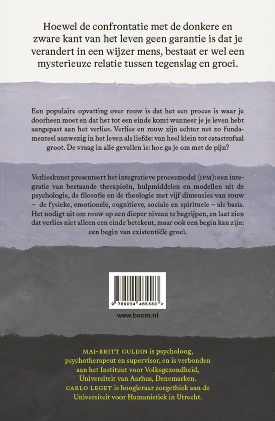 Achterkant van boek met tekst en een barcode, onderaan met auteursinformatie.