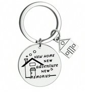New Home, New Adventures, New Memories - Sleutelhanger - Gelukshanger - Hangertje - Keychain - Muntje Met Huisje - Nieuw Huis Gekocht - Huis Kopen