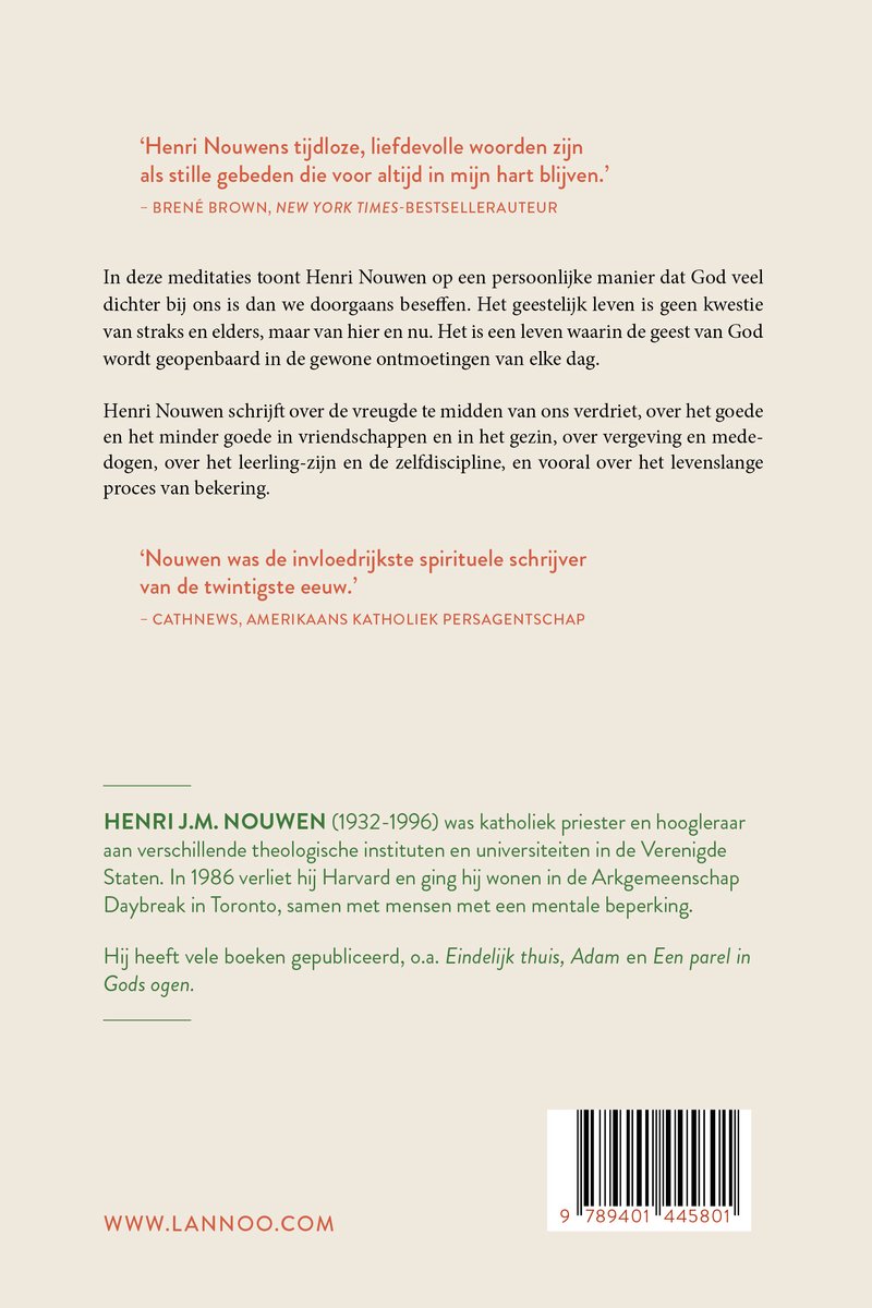 Achterkant boek "Hier en nu" van Henri Nouwen met teksten en een QR-code.