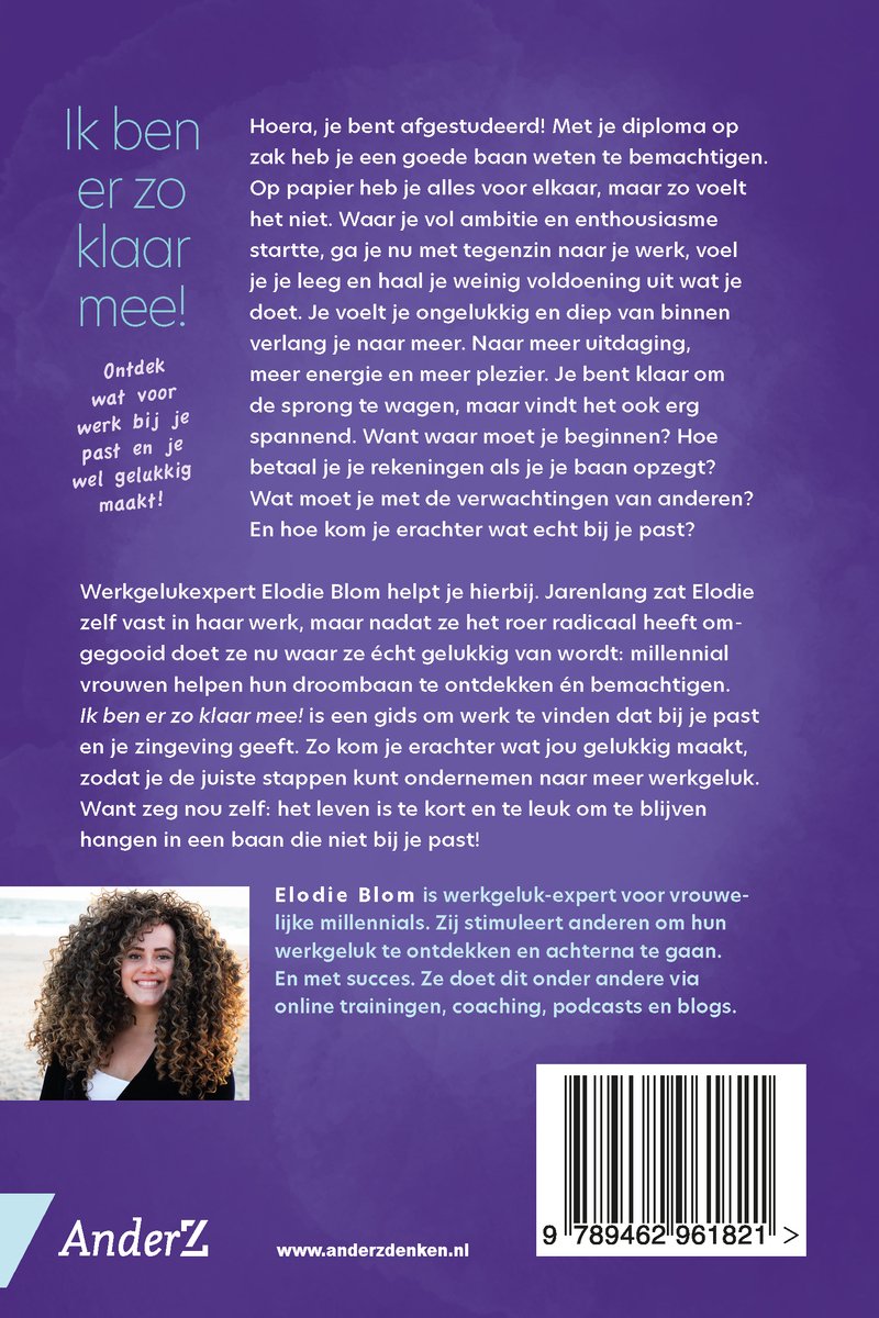 Vrouw met krullend haar glimlacht; boek "Ik ben er zo klaar mee!" met tekst en barcode.